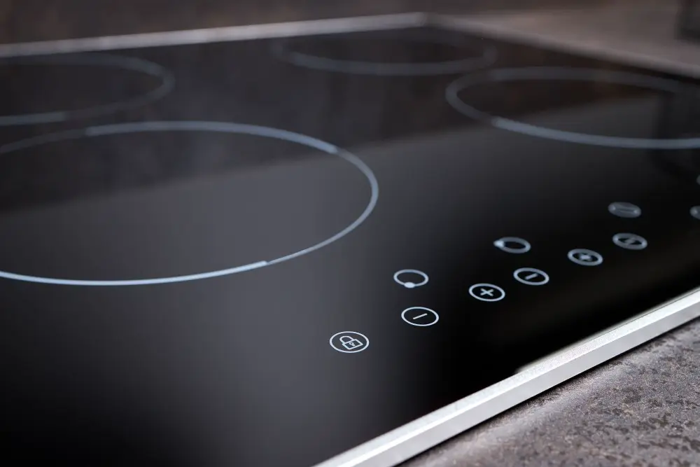 Cooktop de indução instalado na cozinha